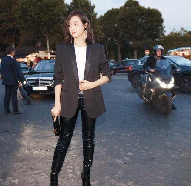 谁说腿粗不能穿皮裤了?宋茜这次竟凭一条皮裤惊艳了整个巴黎!