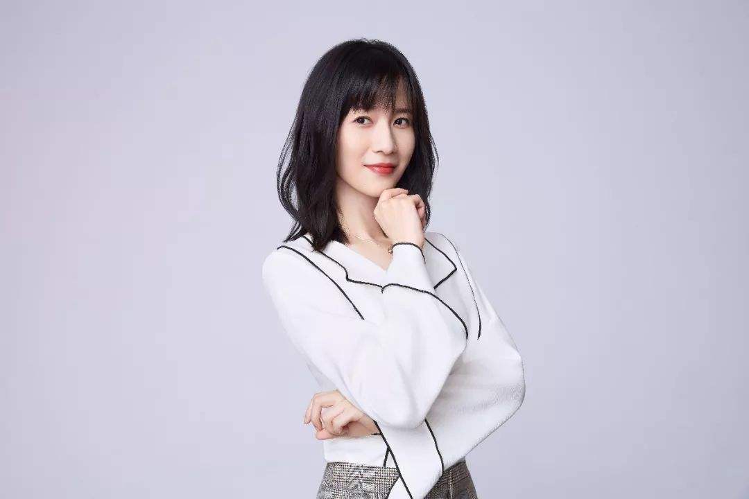 papi酱"软饭"翻身记:从一无所有到资本主义掌权,她比想象的可怕_大学