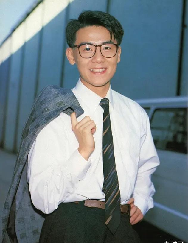 眼看着自己年龄渐长,即将步入中年男演员危机,因此王书麒开始琢磨另谋