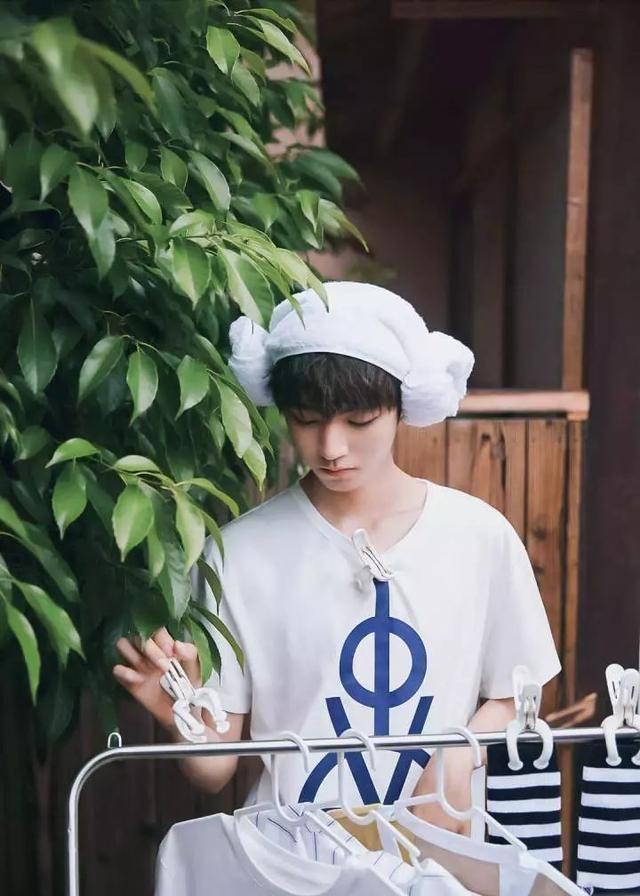 王俊凯对白举纲一个小细节好暖,真是个温暖的男孩!_小朋友_上线_叔叔