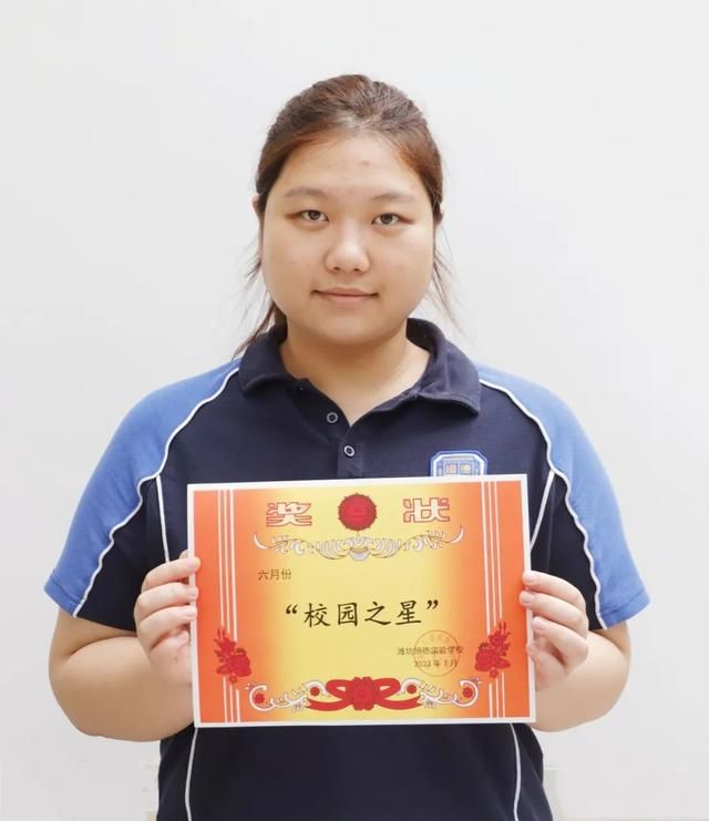 刘婧冉 高一(5)班少年一路快马扬帆,道阻且长不转弯.