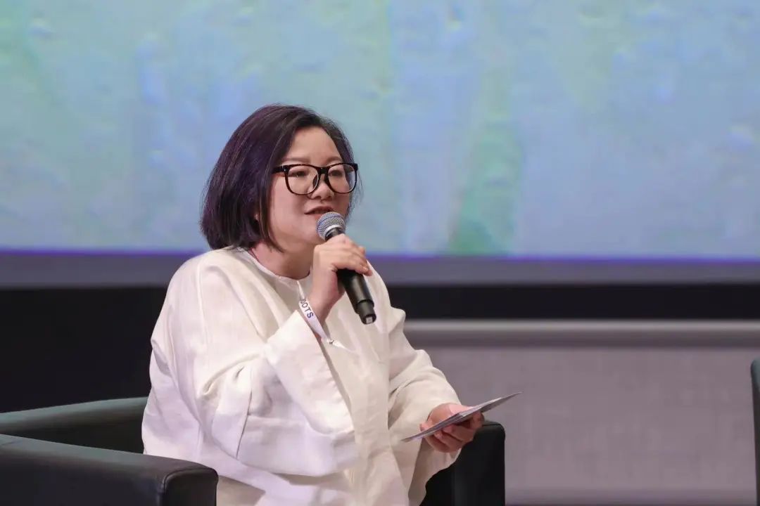 洪晃太真实，不减肥不惧白发，比陈凯歌老婆装嫩要看着舒服得多！-洪晃视频专辑