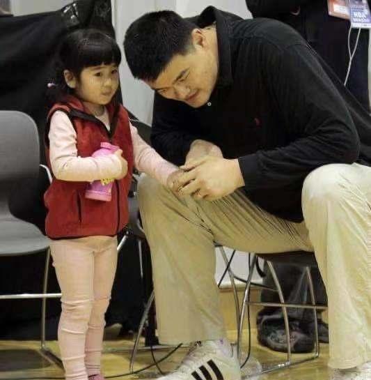 姚明女儿长大啦!身高遗传了爸爸的优良基因,网友:好羡慕啊