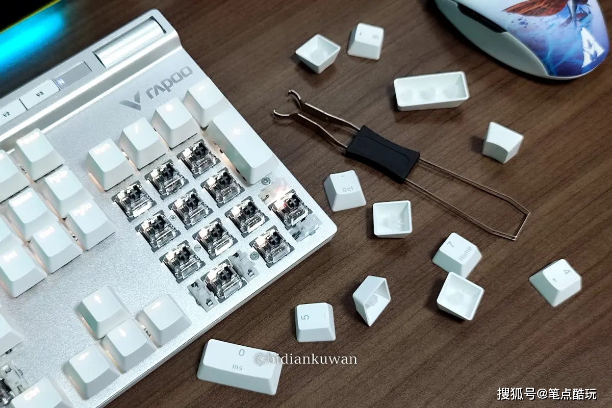 104键热插拔rgb:雷柏v700diy机械键盘亲测_白轴_银轴_办公