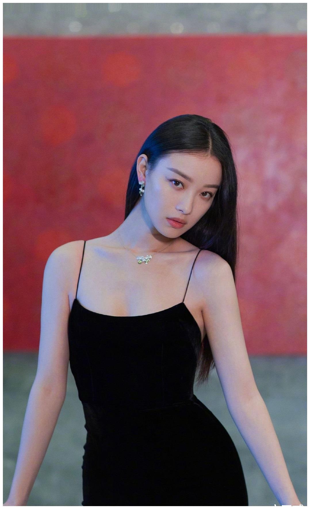 倪妮能翻红,从来都不是靠"漂亮",更不是沾"玉墨"光_张艺谋_妮妮_作品