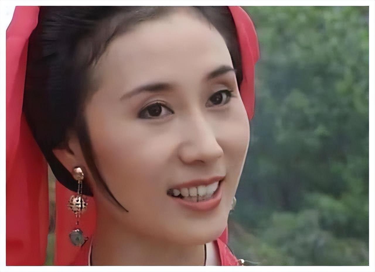 "牧羊女"丁岚:因《少林寺》走红,巅峰时远走他国,她后悔吗?