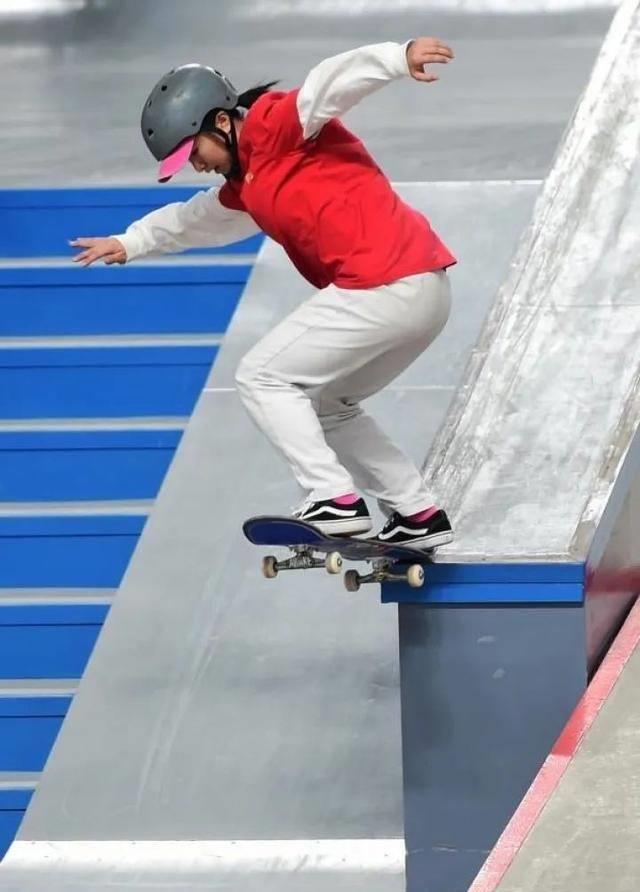 肇庆运动员曾文蕙获得全国滑板锦标赛女子街式金牌!