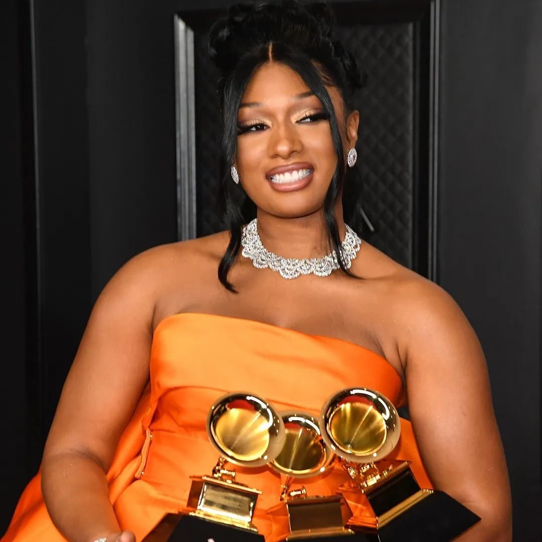 除了霉霉三封年度专辑,harry styles获奖之外,最值得一提的就是megan