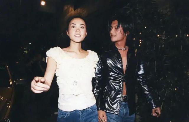 一转眼,王菲和谢霆锋在一起很多年了,不少人觉得,既然如此,干脆结婚得