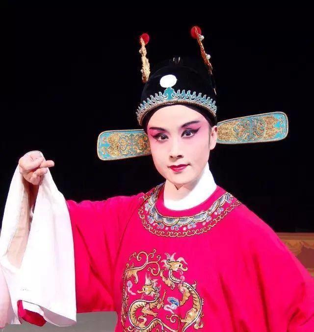 艺人孙娟将黄梅戏唱成了梆子,难道梅花奖的获奖者水平就是这样_戏曲