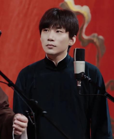 曝何九华夜会美女,车内索吻,共处3h,曾被传拒绝王鸥倒贴求婚_女方