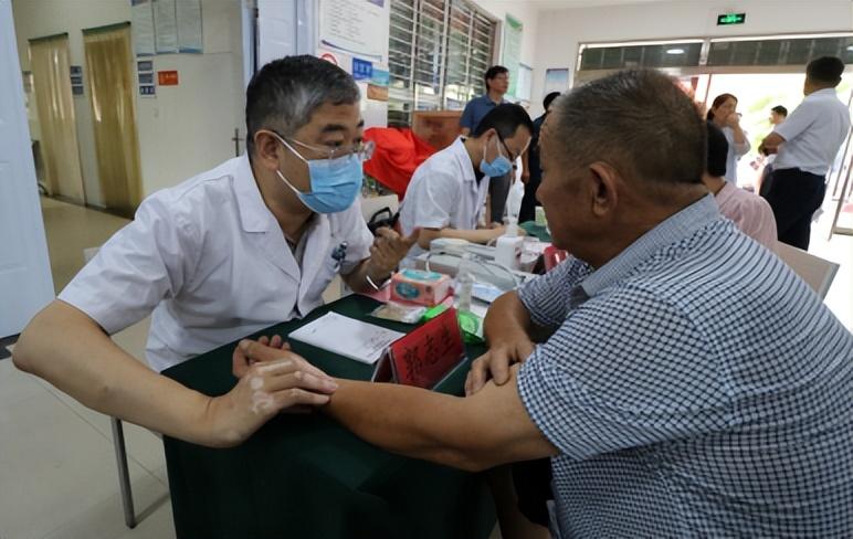 助力帮扶提质升级张勤生十分关心南乐县杨村乡的中药产业发展