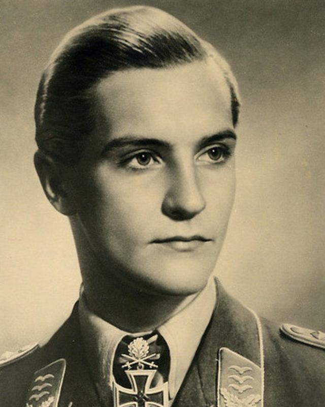 二战期间,帅到令人脸红心跳的德军军官,40年代真没有修图技术!