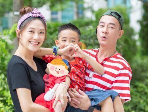 罗晋,唐嫣好在她选择跟罗晋在一起后,两人的感情特别稳定,为了满足