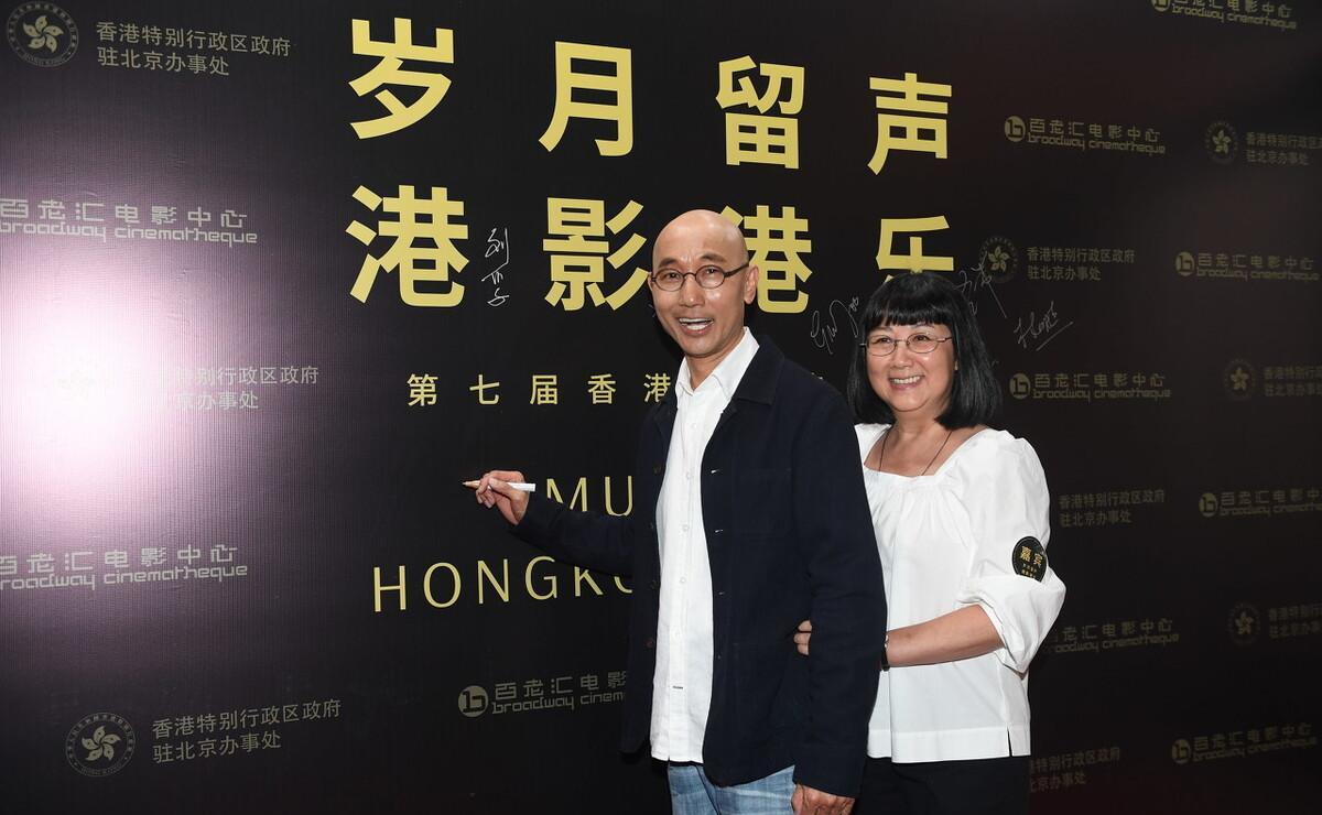 卢冠廷在酒吧结识了富家女唐书琛,唐书琛可是军阀唐继尧的孙女,而且唐