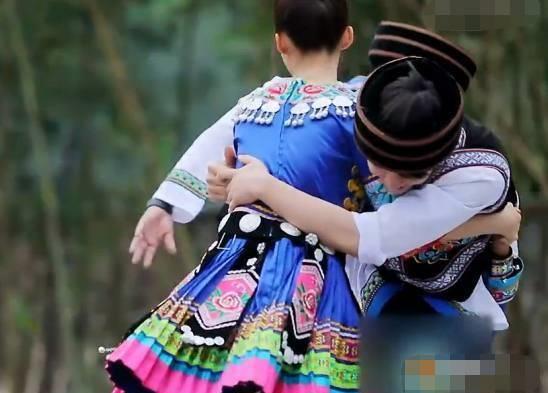 一系列小动作和说话证明两人有事!_杜江_实习_节目组