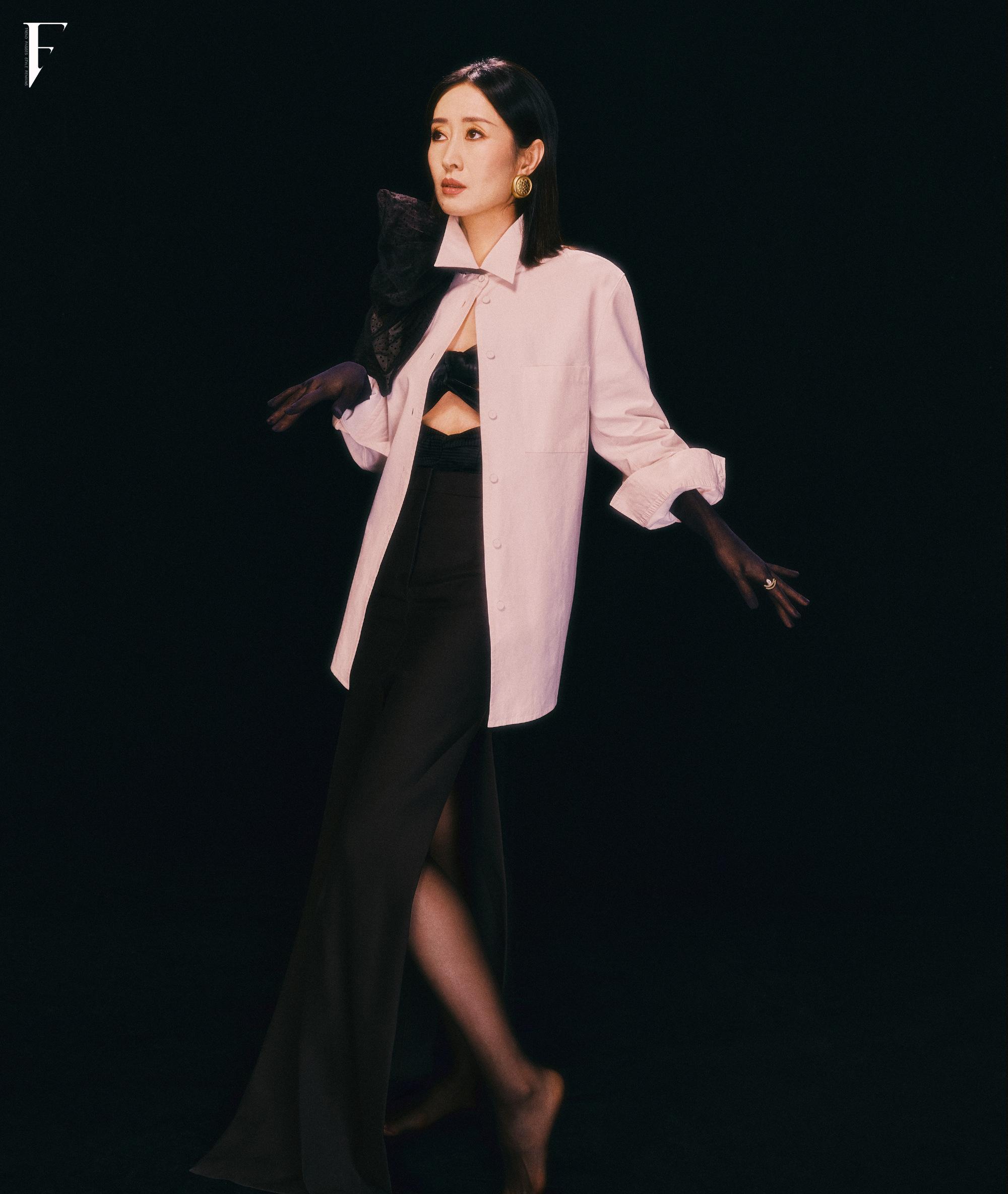 47岁刘敏涛登《f时尚画报》红裙美臀曝光,网友纷纷表示:太美了!