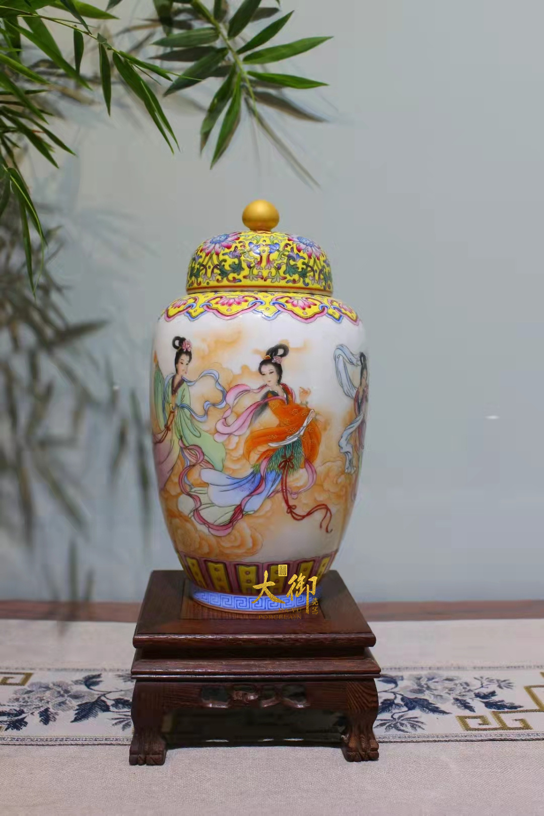 而且,相对于书画等其他收藏品来说,瓷器的选择性较宽.