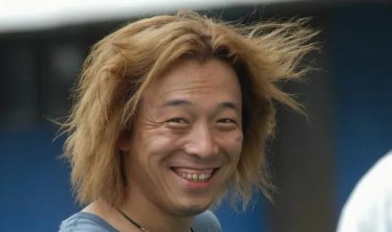 高中毕业后,黄渤前往北京发展.