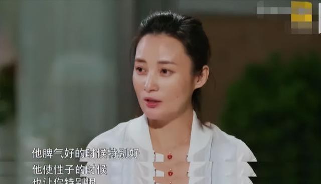 46岁蒋勤勤,为拍戏大口坐路边吃盒饭,陈建斌亲自接驾无比甜蜜