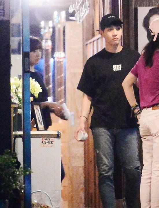 他于19年1月入伍,直到去年1月才正式退伍,崔泰俊入伍期间,也频传两人