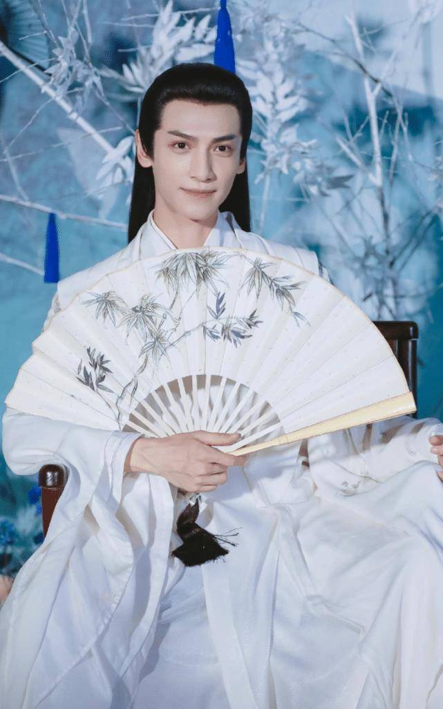 有种"惊艳"叫罗云熙再穿古装,当他凑近镜头那刻,谁能顶得住?