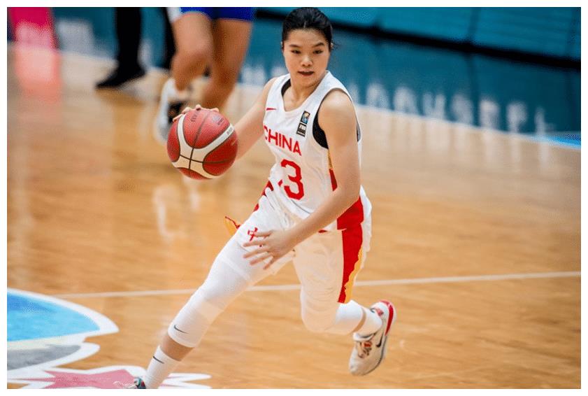 杜思雨拿到中国第一分,赵玉和惊慌失位,王佳一正面断球,明知对手基本