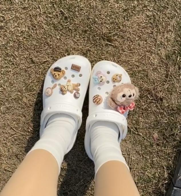 这个夏天,"洞洞鞋"火了!