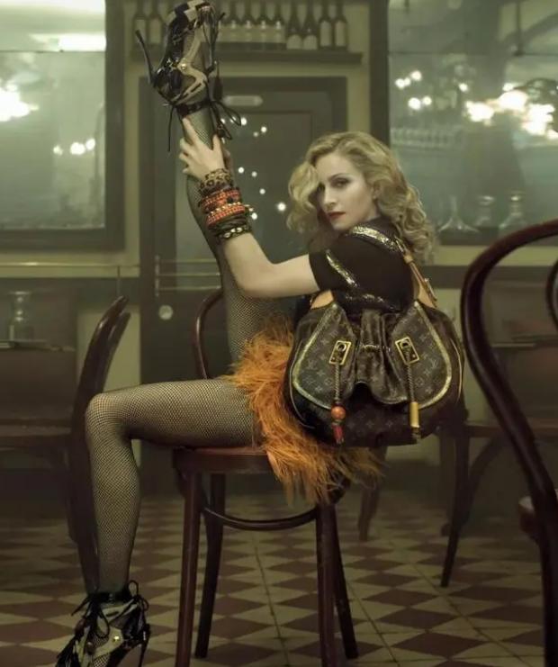 回顾 34岁麦当娜写真近乎赤身,身材傲人,罗德曼:发生过关系