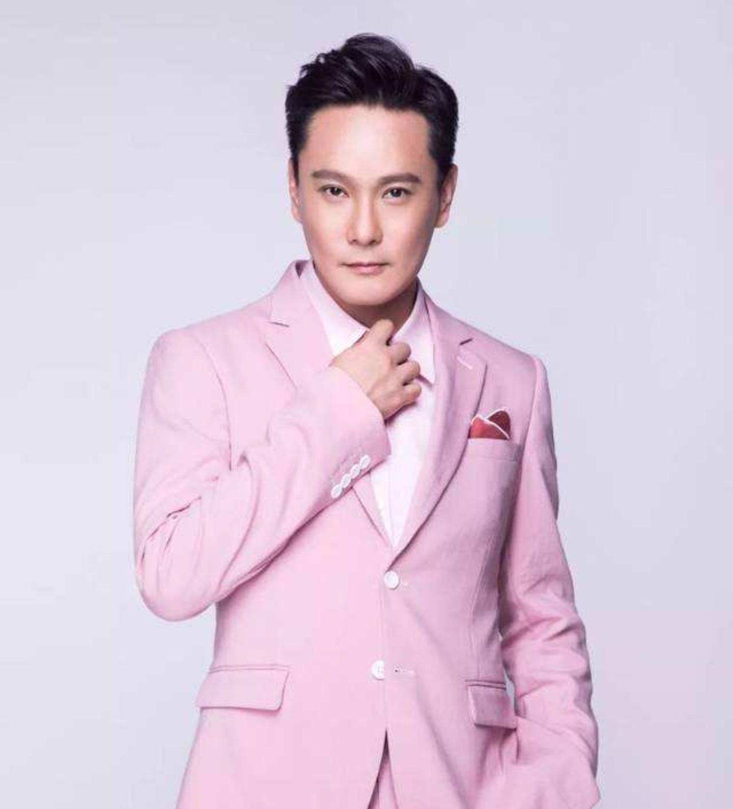 张信哲曾公开表示,与女粉丝有过一段恋情.
