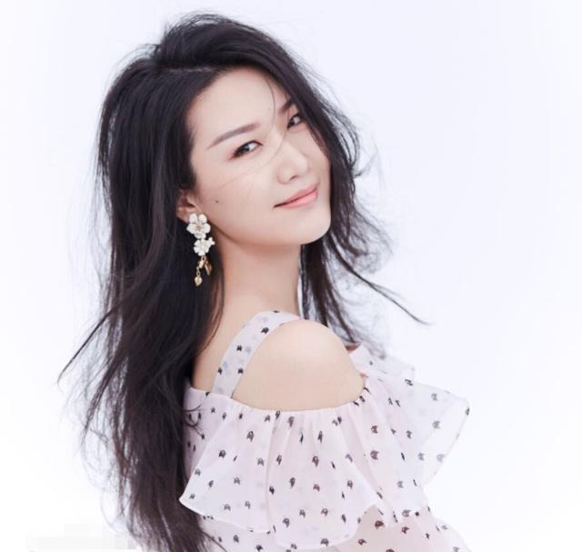 东北妹子人美声靓歌声惊为天籁却没有大红大紫,背后原因竟很复杂_孙露