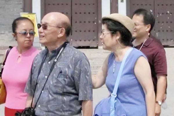 张学良唯一在世的儿子,在美国长大不会说中文,64岁才首次回大陆_手机搜狐网