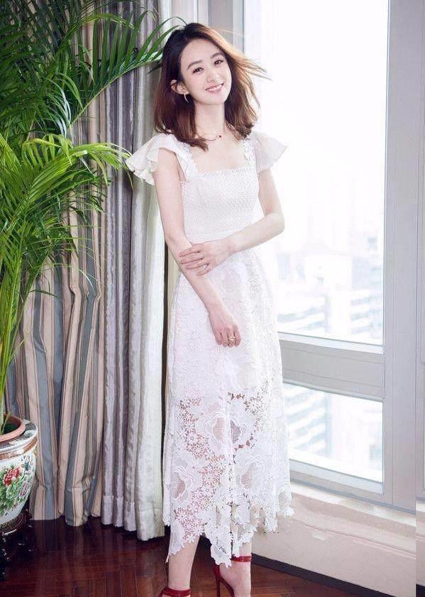 自从《楚乔传》之后赵丽颖衣品越来越好,身穿连衣裙美的不敢看!