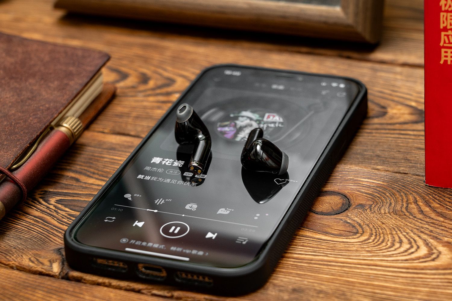 这不仅是一款蓝牙耳机，还是MP3和录音设备，妥妥的黑科技没跑了