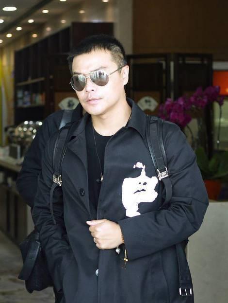 陈思诚一副大叔样,沙溢幸福肥,和两人同年龄的他却还像个小伙子