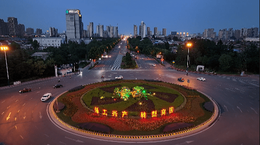 位于枣庄市市中区光明大道与西昌路交叉口的光明路转盘及周边节点游园