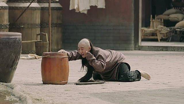 钱夫人_兄弟_衣服