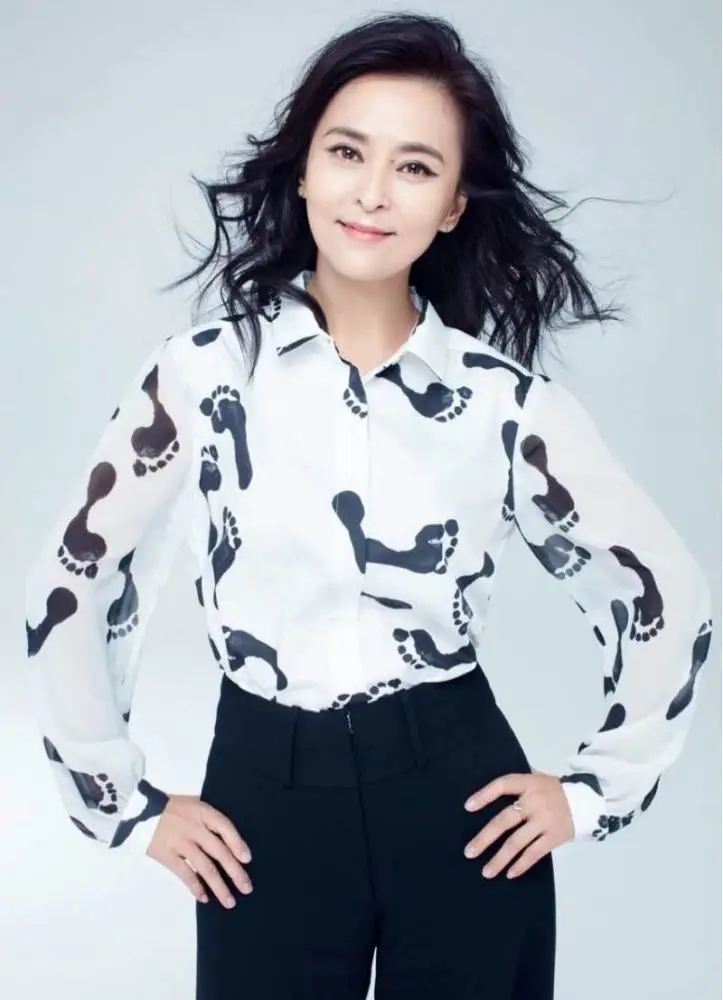 著名演员何音:与黄志忠离婚后,染霜的玫瑰带泪开_琼瑶_观众_表演