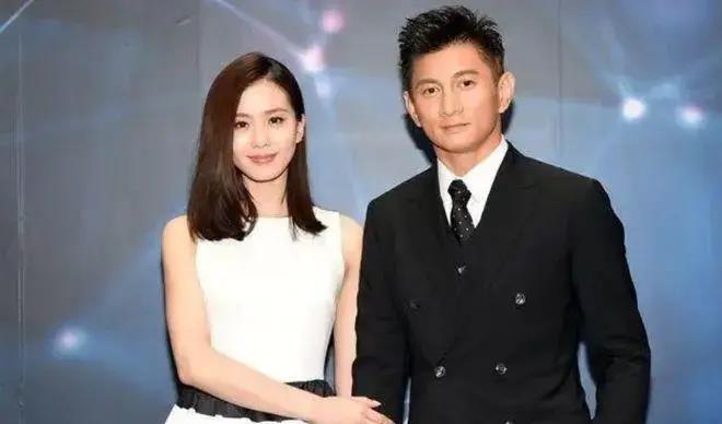 吴奇隆终究让"爱情佳话"成笑话_网友_马雅舒_婚礼