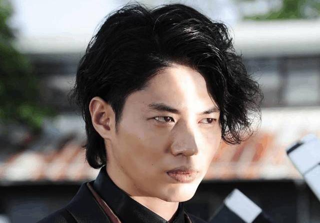 宇宙人的人间体,有好有坏,其中一个将能量全部给了奈欧斯奥特曼_地球