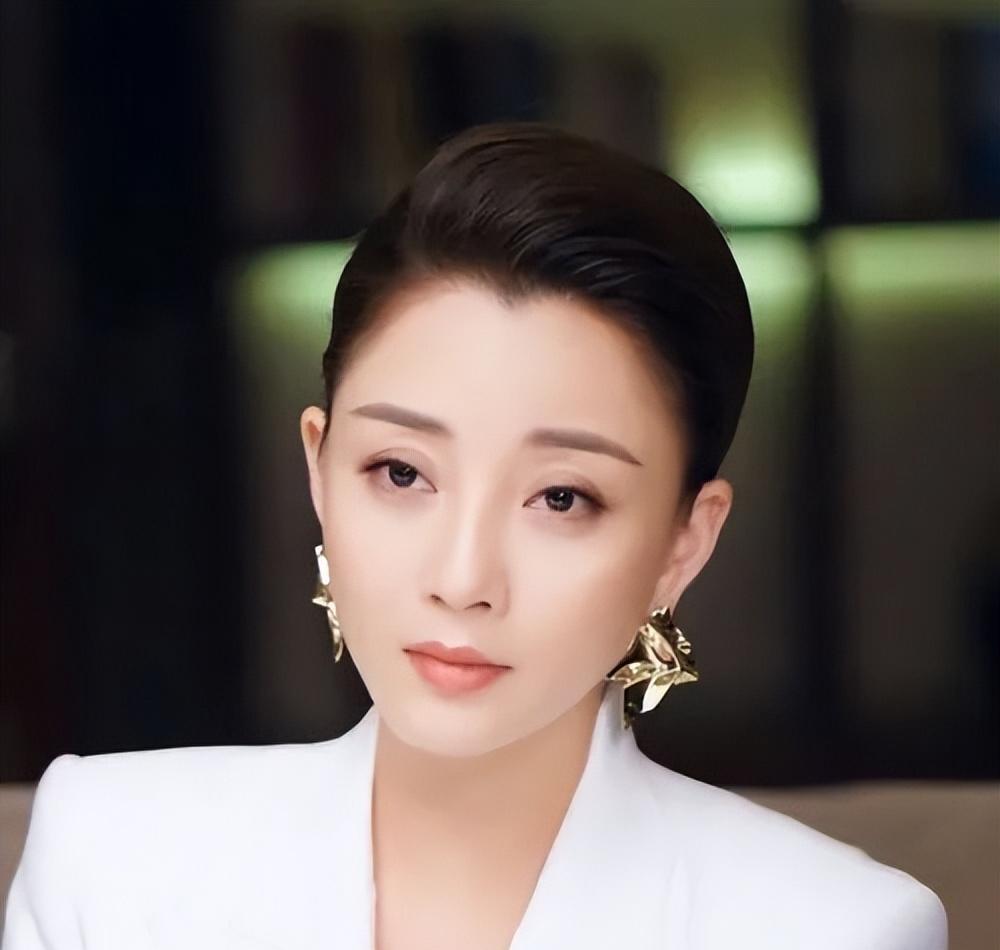 当46岁陈数对比43岁殷桃,我才明白,什么叫自然老去_观众_脸型_时候