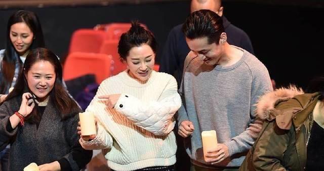 48岁许晴和胡歌罕见同框,虽然二人相差13岁,却有两大共同点!