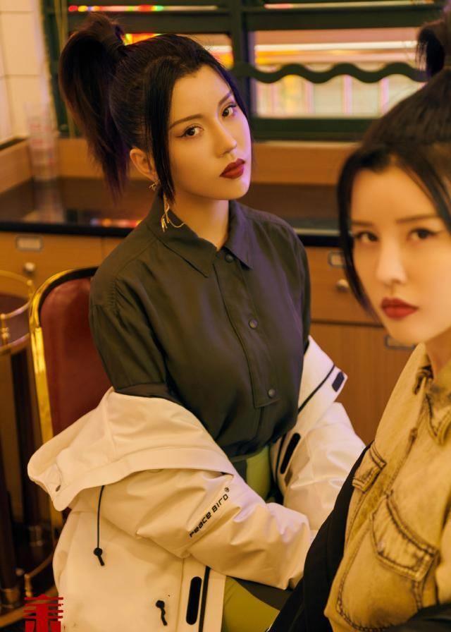 by2又合体拍大片,夸张眼线配复古红唇,这对姐妹花太惊艳了_造型_感觉