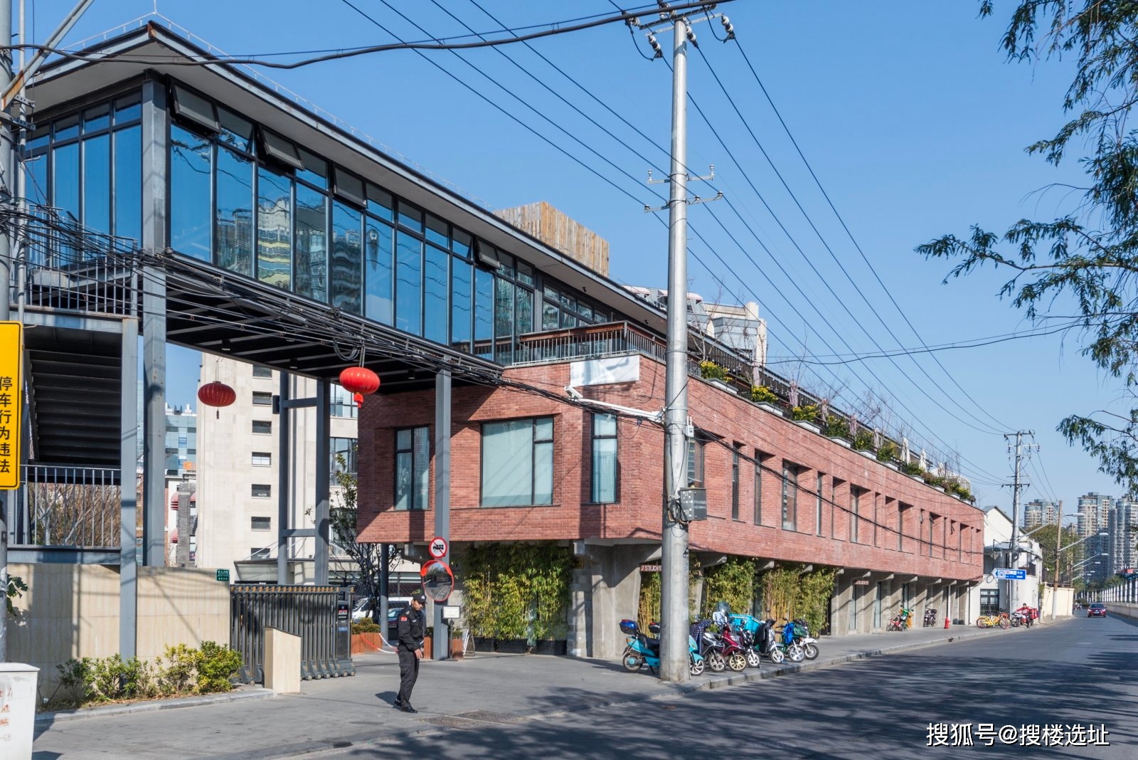 江南厂创意园,位于光复西路1003号,属于普陀区,武宁路板块,地处商业
