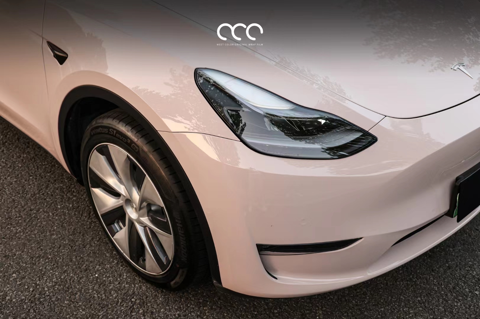 特斯拉model y 漫彩改色膜镜空粉,低调不缺高级