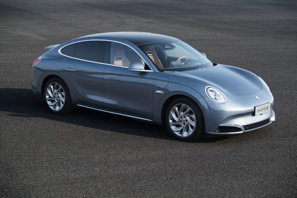 巅峰对决!欧拉闪电猫VS特斯拉Model 3谁能更胜一筹?_搜狐汽车_搜狐网