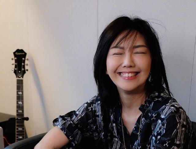 43岁孙燕姿为自己庆生,晒出自己的自拍,笑容幸福又甜蜜!