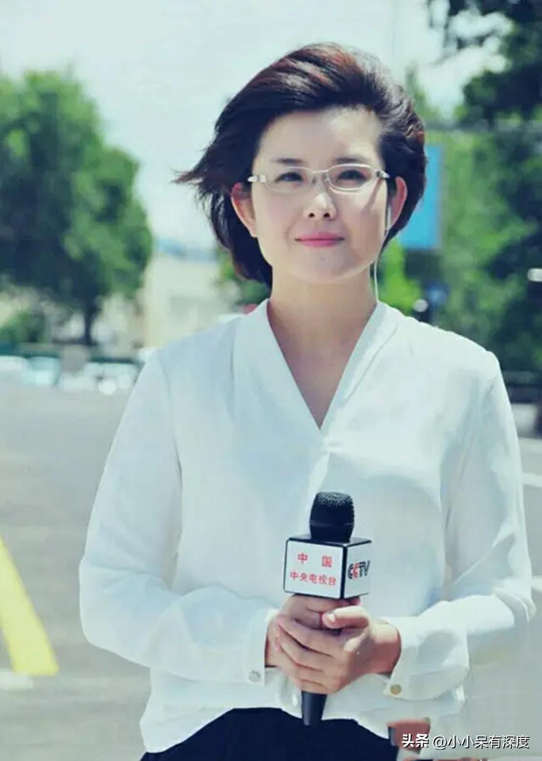 进入中央电视台新闻评论部,担任新闻人物访谈节目《面对面》的主持人