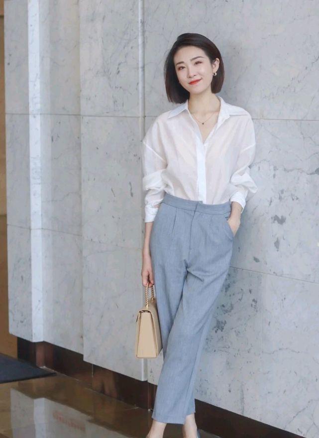 职场女孩应该如何穿搭?简单的连衣裙气场十足,干练又有女人味_衬衫_时