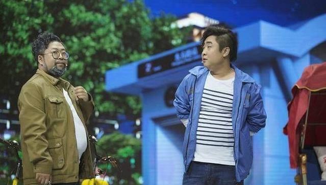他在《笑声传奇》新老对决中更是凭借小品《裙带关系》的精彩演绎,pk